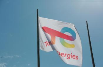 Drapeau avec le logo TotalEnergies