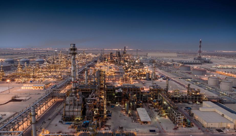 Vue depuis le haut de la colonne de distillation de paraxylène. Raffinerie de Jubail, Arabie Saoudite. Satorp.
