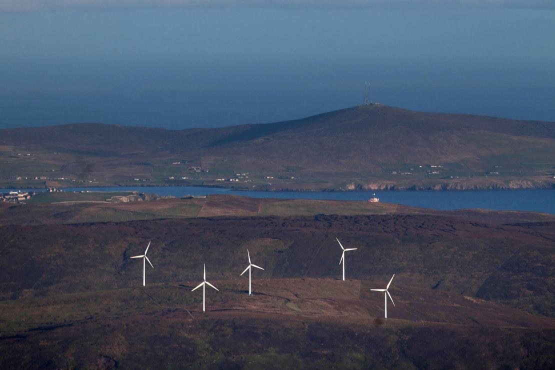 Éoliennes dans les îles Shetland au Royaume-Uni